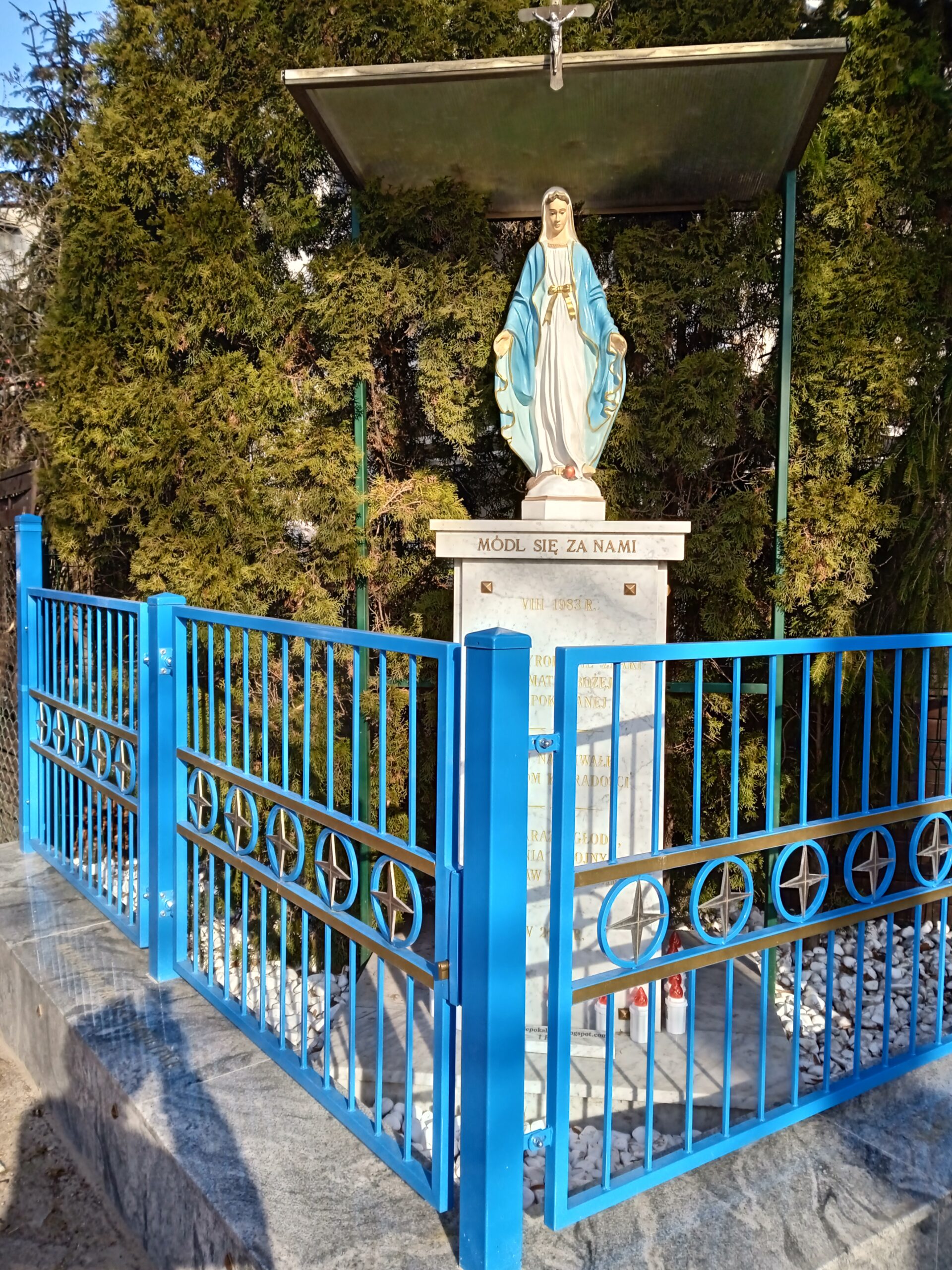 Kapliczka Matki Bożej Niepokalanej - widok z przodu